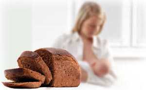 Составляя свой рацион питания, нужно помнить, что белый хлеб содержит крахмал, который может привести к запору у ребенка
