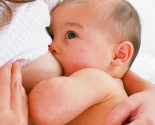 Кормящей матери необходимо следить за объемом употребляемой жидкости в сутки